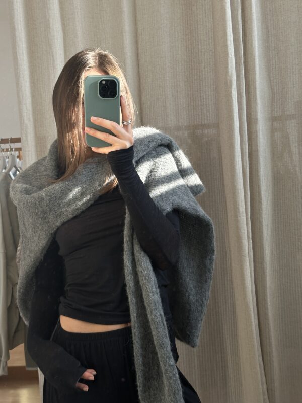 EGZT CASHMERE SKIN TOP IN BLACK